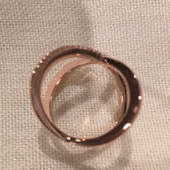 NEW Cubic Zirconia rose gold ring - Picture 4 of 5